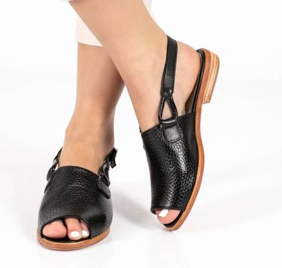 Sapatos sem Costura ou Recortes na Região do Joanete