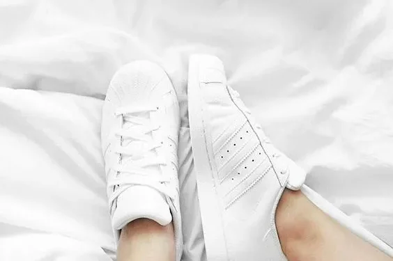 Look Branco com 8 Opções de Tênis